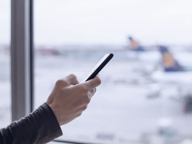 Airport Connects bridges the gap between non-aviation services and customers, providing smooth starts and complete experiences. We continuously innovate, expanding our ecosystem with business lounges, baggage assistance, airport transfers, and priority procedures, ensuring dedicated care for every journey.