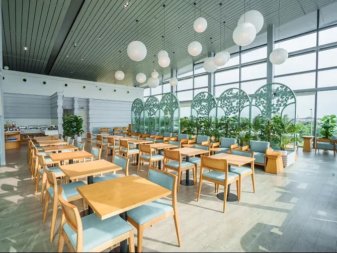 Airport Connects là cầu nối giữa dịch vụ phi hàng không và khách hàng, mang đến khởi đầu suôn sẻ và trải nghiệm trọn vẹn. Chúng tôi liên tục đổi mới, mở rộng hệ sinh thái với phòng chờ thương gia, hỗ trợ hành lý, đưa đón sân bay và thủ tục ưu tiên, đảm bảo mỗi hành trình đều được chăm sóc tận tâm.